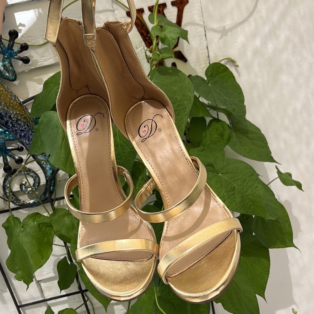 Delia’s Fashion Gold Heels
